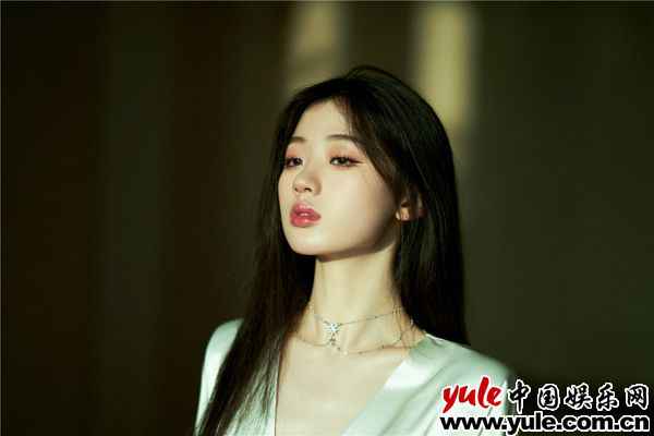 单依纯组图(2) 单依纯全新倾诉单曲 《喂》上线 源内探索自问自答