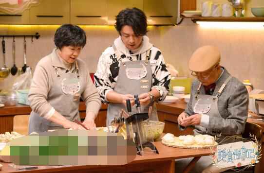 《美食告白记》潘粤明为爸妈下厨 早恋细节被曝光