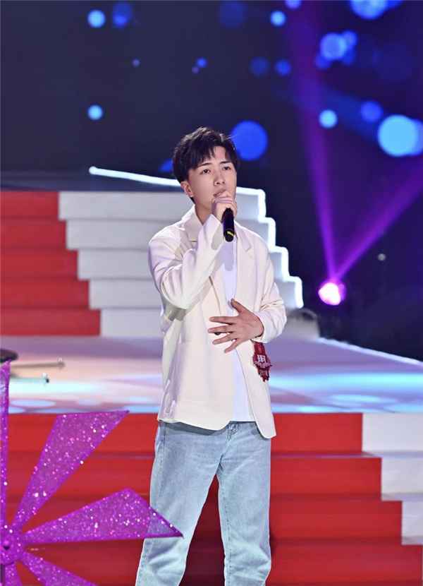 酷狗直播王牌男声张斯可登陆《星光大道》,实力表现斩获周冠军
