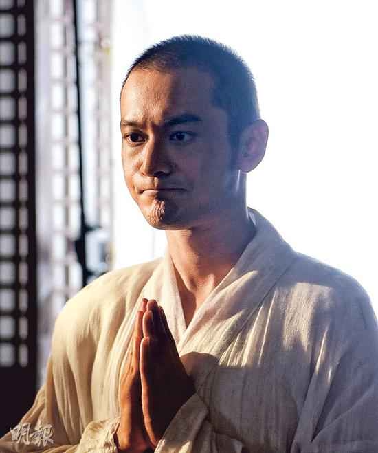 Angelababy被疑有孕 黄晓明谈佛不谈生子