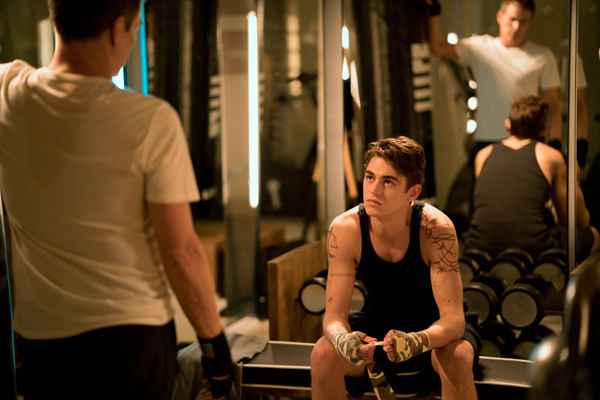 青春爱情片《之后3》曝光新剧照 麦克柯尔特加盟《飞机陷落》