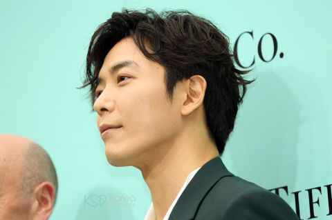 [图多]狮子馆长金材昱旋风访台 心疼粉丝淋雨直道歉