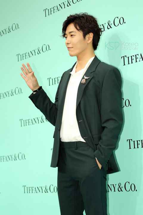 [图多]狮子馆长金材昱旋风访台 心疼粉丝淋雨直道歉