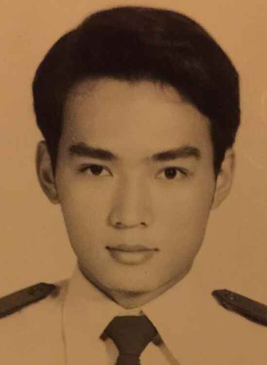 焦恩俊晒20岁旧照自称“包子” 军装帅气