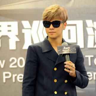 罗志祥金曲奖当天哭6次 后台毛巾捂嘴“消音”