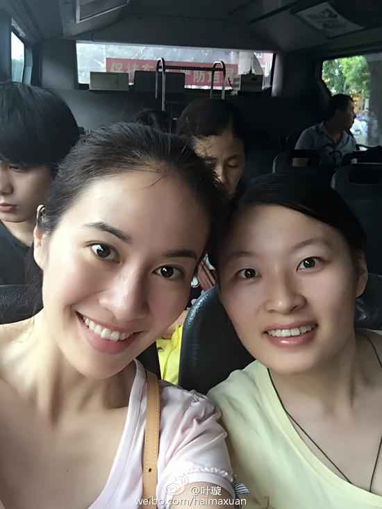 叶璇素颜坐公交车皮肤白皙 提倡绿色出行