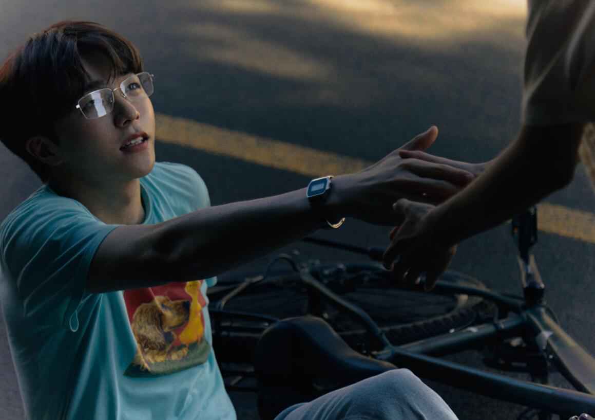 陈立农《青春的酸也很甜》 MV上线 穿越平行时空演绎酸甜青春