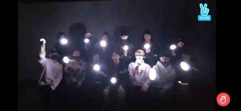 被吐槽2年之后…SEVENTEEN的新版应援棒终於来了！亮度等级大提升~?