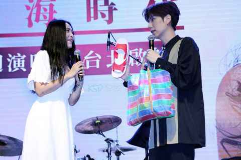 身材瘦小声量惊人 文珽逅访台揪潘裕文高歌“I Believe”
