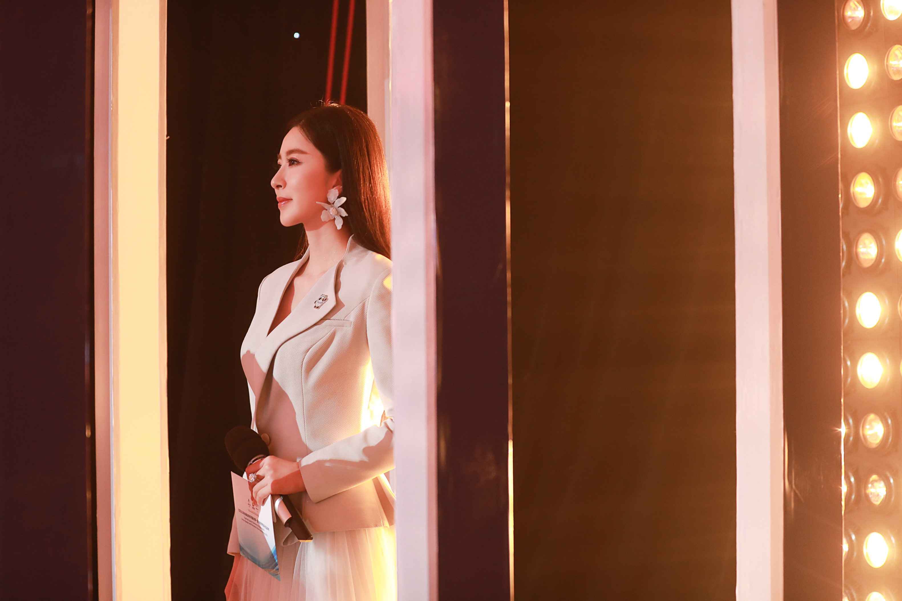 如何活出高级感?不如学学伊丽媛