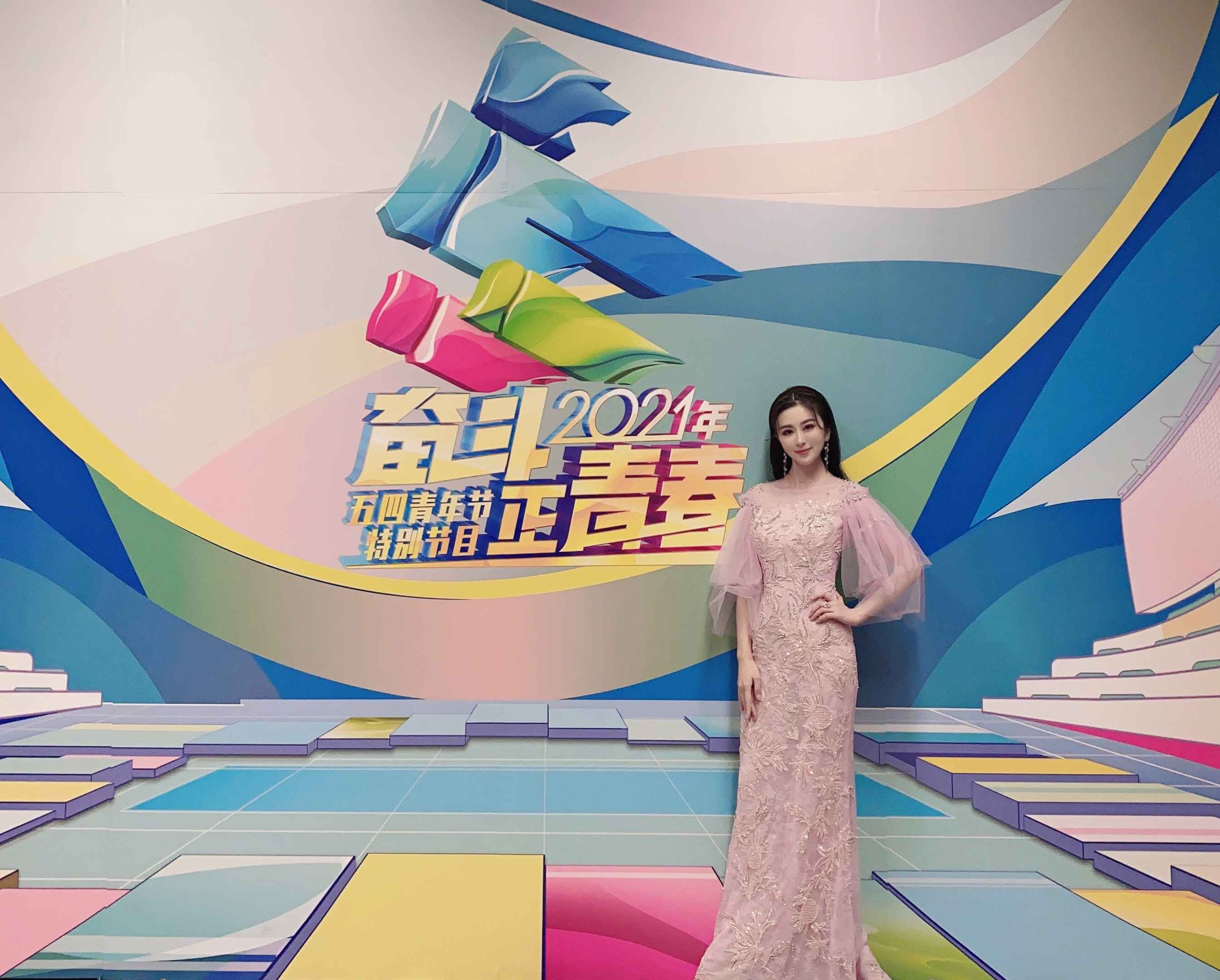 如何活出高级感?不如学学伊丽媛