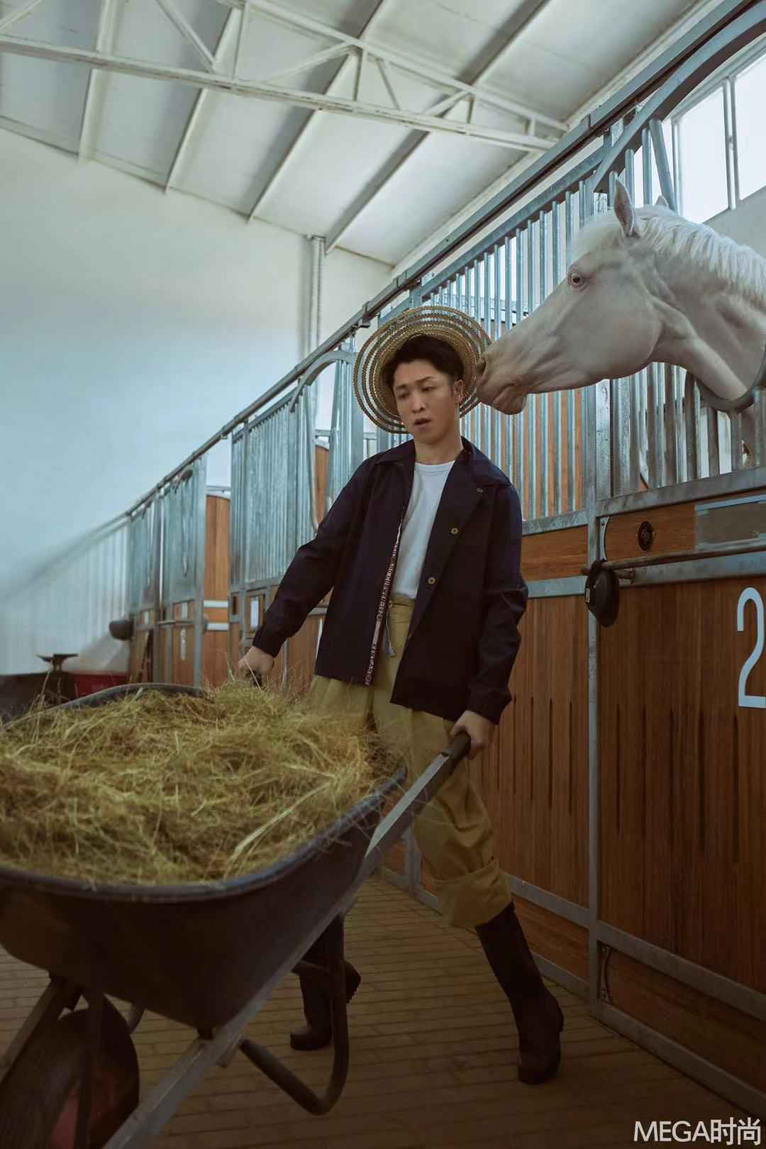 张海宇最新时尚大片曝光 幽默潮流展不同型格