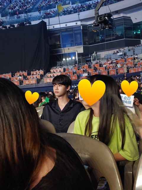 X1举行出道SHOWCON！曾出演《PRODUCE X 101》的李鎭赫、金旻奎、金施勋等人，都到场应援！