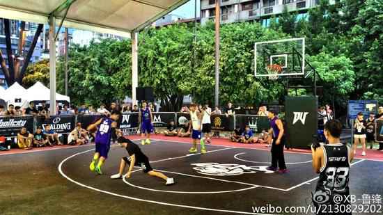 周杰伦打球倒地差点受伤 网友:心疼小公举