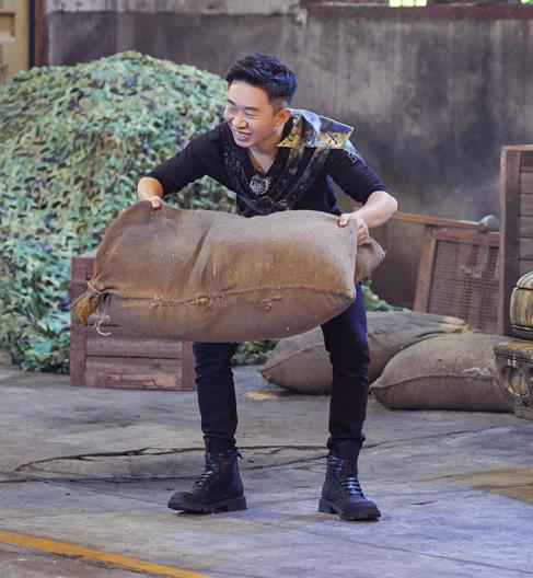 “元气女神”陈乔恩笑容甜美，张翰帅气有型气场全开（图集）