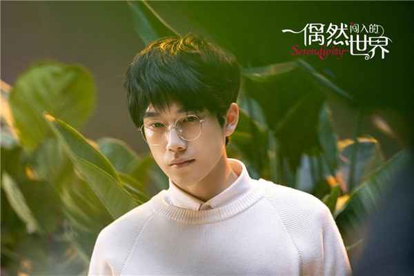 宋一雄新剧《偶然闯入的世界》上线 化身超能力“铲屎官”