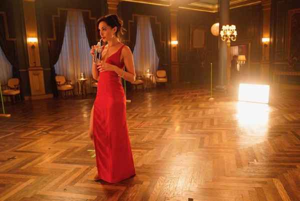 红色通缉令 林-曼努尔·米兰达导演处女作《倒数时刻》发布剧照 《红色通缉令》发加朵幕后照