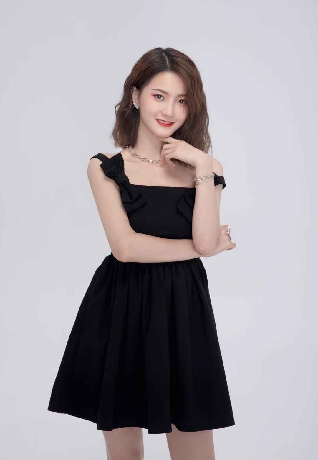 李梦琦为《时光与你别来无恙》演唱片尾曲《与你有关的习惯》