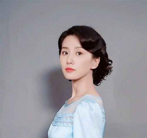 民国造型谁惊艳?王鸥华丽,刘诗诗惊艳,看了伊丽媛才知道气质有多重要