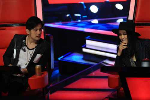 《好声音4》首播 周杰伦导师首秀变段子手