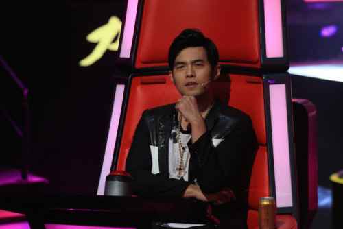 《好声音4》首播 周杰伦导师首秀变段子手
