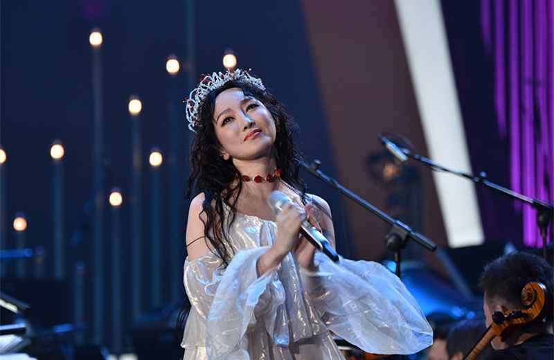 周深与萨顶顶神仙合作《自由行走的花》天籁声音惊艳观众