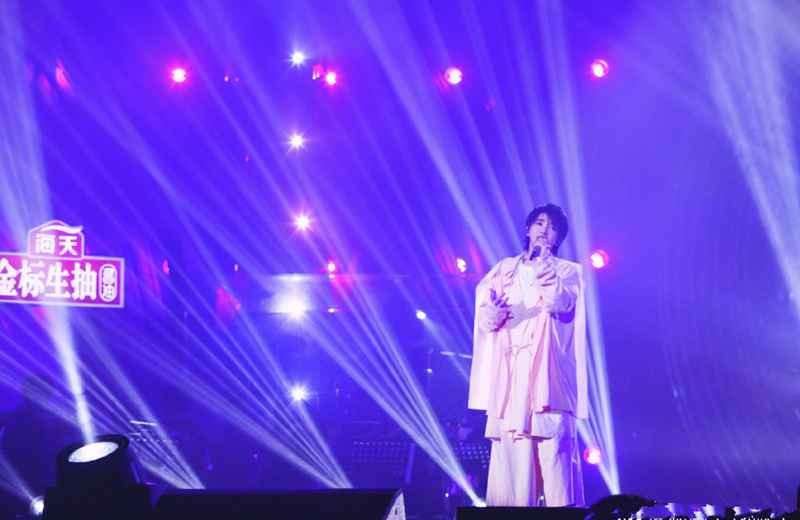 《歌手当打之年》华晨宇用音乐传达温暖，关爱抑郁症人群