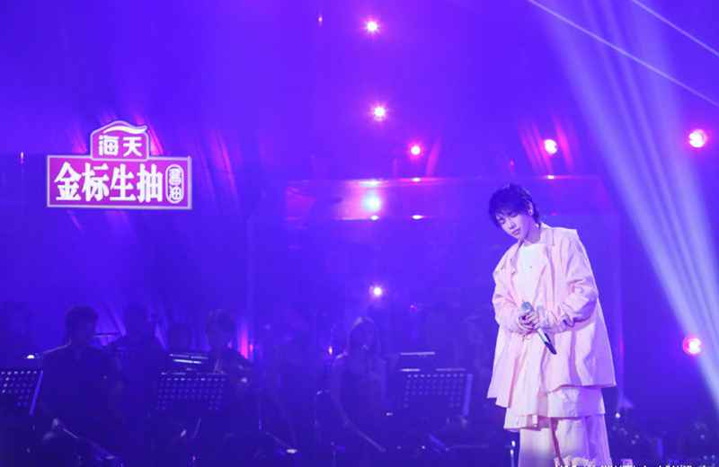 《歌手当打之年》华晨宇用音乐传达温暖，关爱抑郁症人群