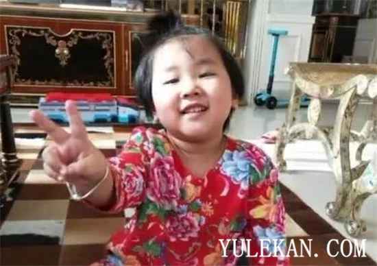 郭德纲小儿子和哥哥郭麒麟长的像吗？小儿子几岁了？