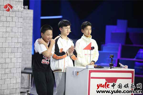 《超脑少年团》“小脑瓜”队屡战屡胜 高培淇父亲暖心鼓励获赞