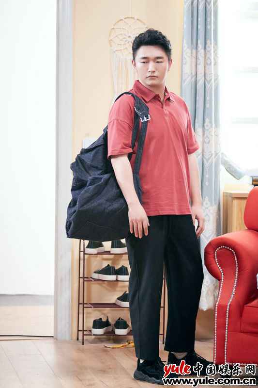 王子腾空降《萌探探探案》为刘星庆生 同款造型引网友惊呼“原来还演过家有儿女”