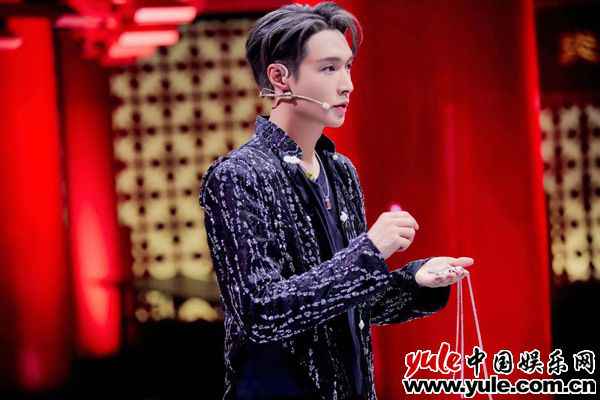 张艺兴《这就是街舞4》开播 大秀《天狗食日》惊艳全场