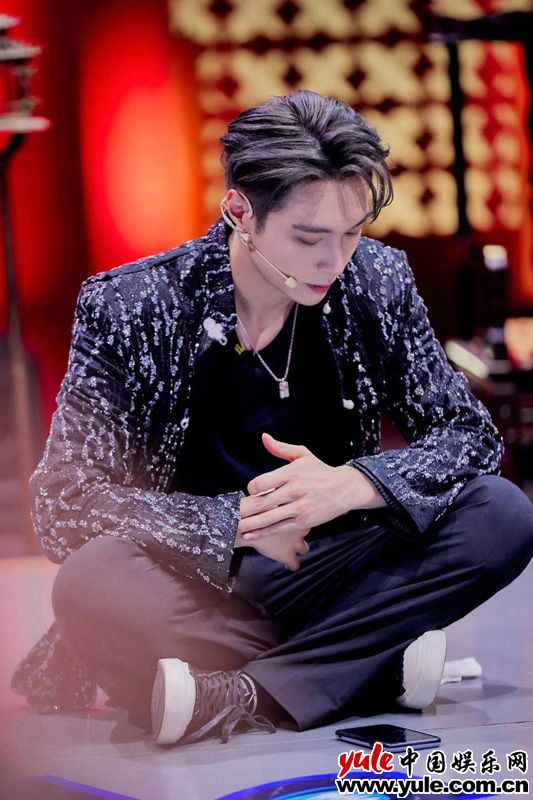 张艺兴《这就是街舞4》开播 大秀《天狗食日》惊艳全场