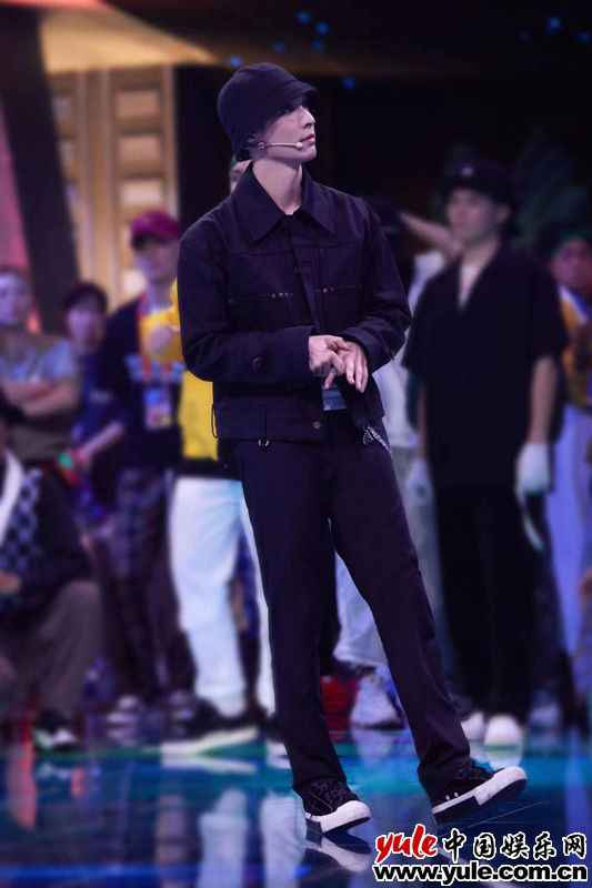 张艺兴《这就是街舞4》开播 大秀《天狗食日》惊艳全场