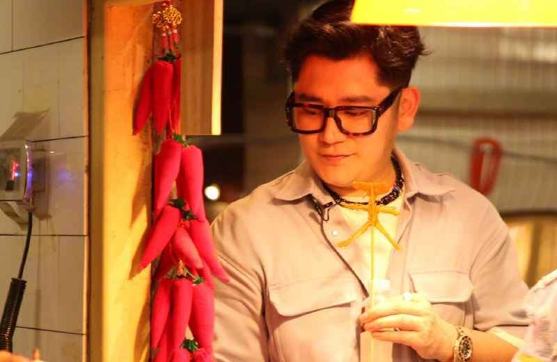 《天天向上》吃货钱枫的吃法果然不一样，网友看得都要流口水