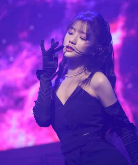 陈意涵Estelle23岁生日会：首秀性感舞姿 霸气撕衣引尖叫