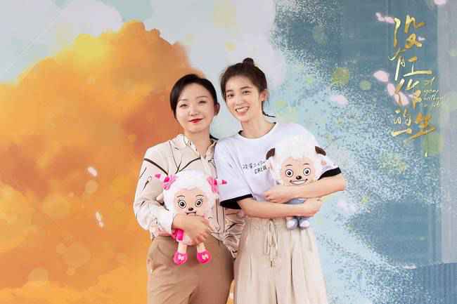 《没有工作的一年》辣目洋子万鹏演绎无业姐妹花