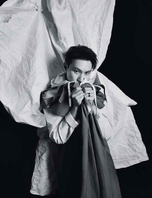 郑军见 | 站在一艘行驶的船上