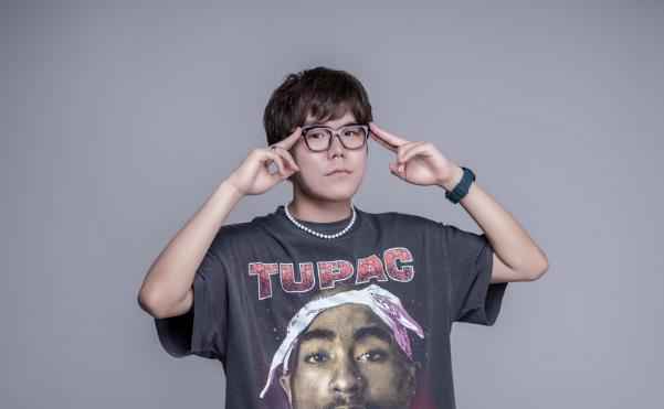 达布希勒图原创力作《今晚不睡》记录青春时光