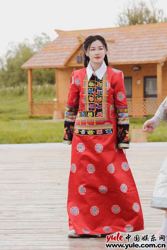 《极限挑战宝藏行》寻宝新疆博斯腾湖 金靖王彦霖湖上刺激漂移