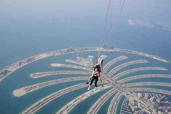 一场迪拜高空跳伞 围棋女神黑嘉嘉怎么就从优雅变成可爱了？