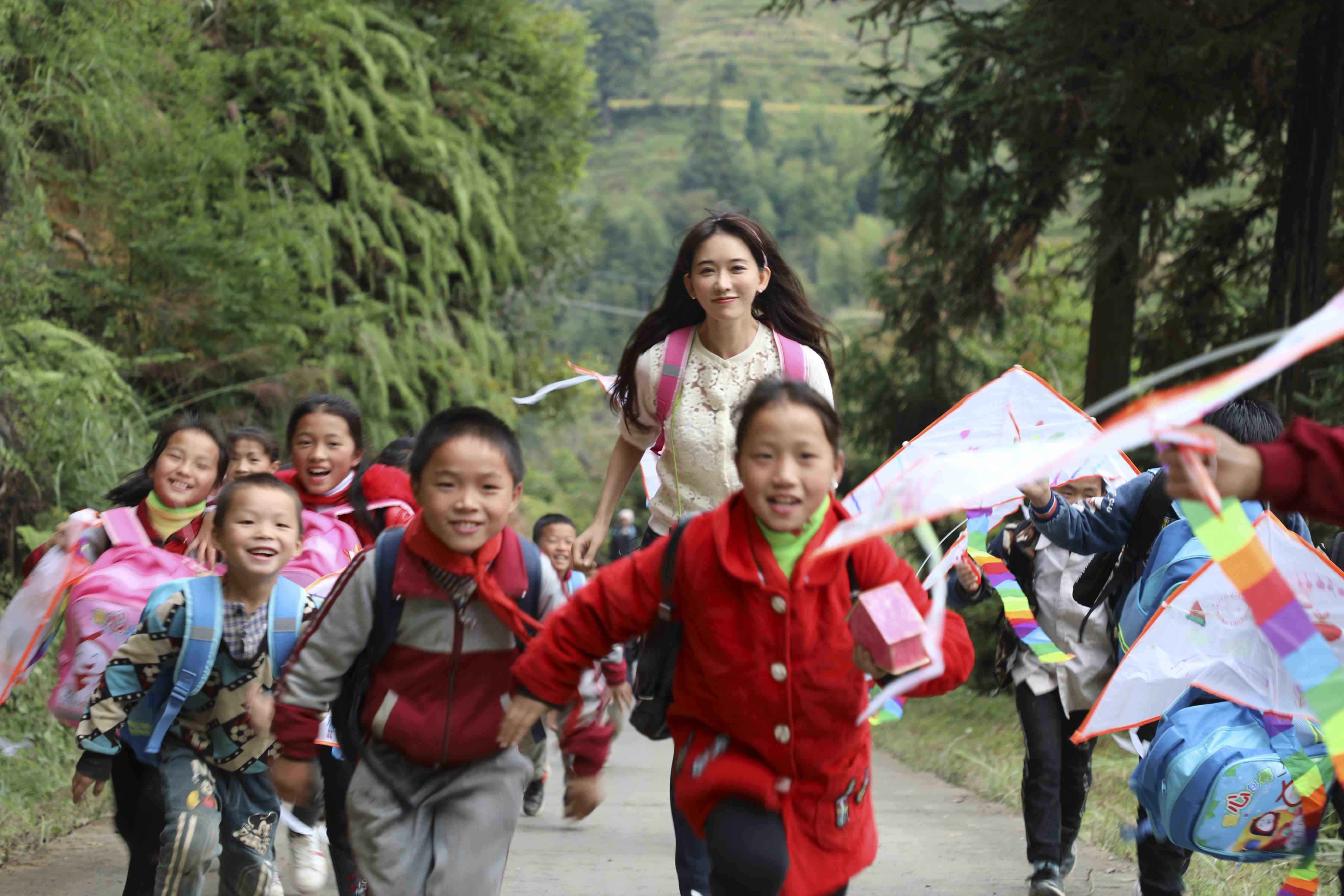 林志玲慈善路上步履不停 秉承公益初心拥抱社会