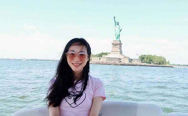 韩雪晒标准游客照 麻花辫俏皮可爱活力十足