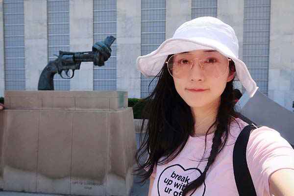 韩雪晒标准游客照 麻花辫俏皮可爱活力十足