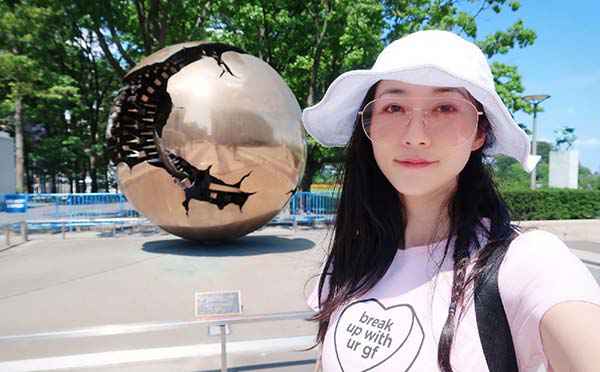 韩雪晒标准游客照 麻花辫俏皮可爱活力十足