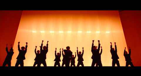 大力挥开溽暑 SEVENTEEN 最新主打歌气势十足！