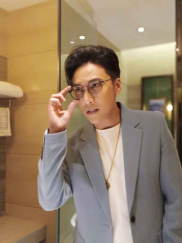 陈乐基出席“献礼70华诞”全明星盛典 获年度最佳男艺人奖