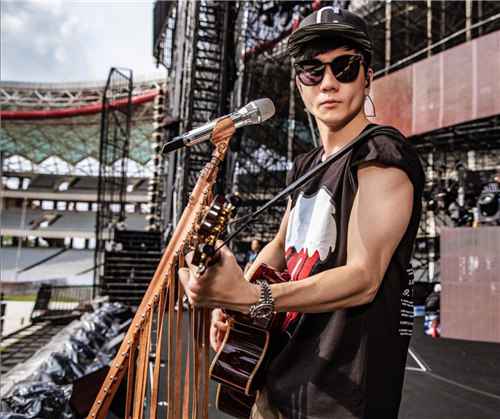 林俊杰南昌精彩开唱，彩排照荷尔蒙爆棚