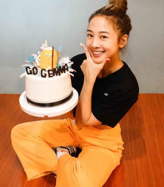 鬼鬼吴映洁新专《GX》生日当天预售起跑 “时尚幺怪”再秀腰功