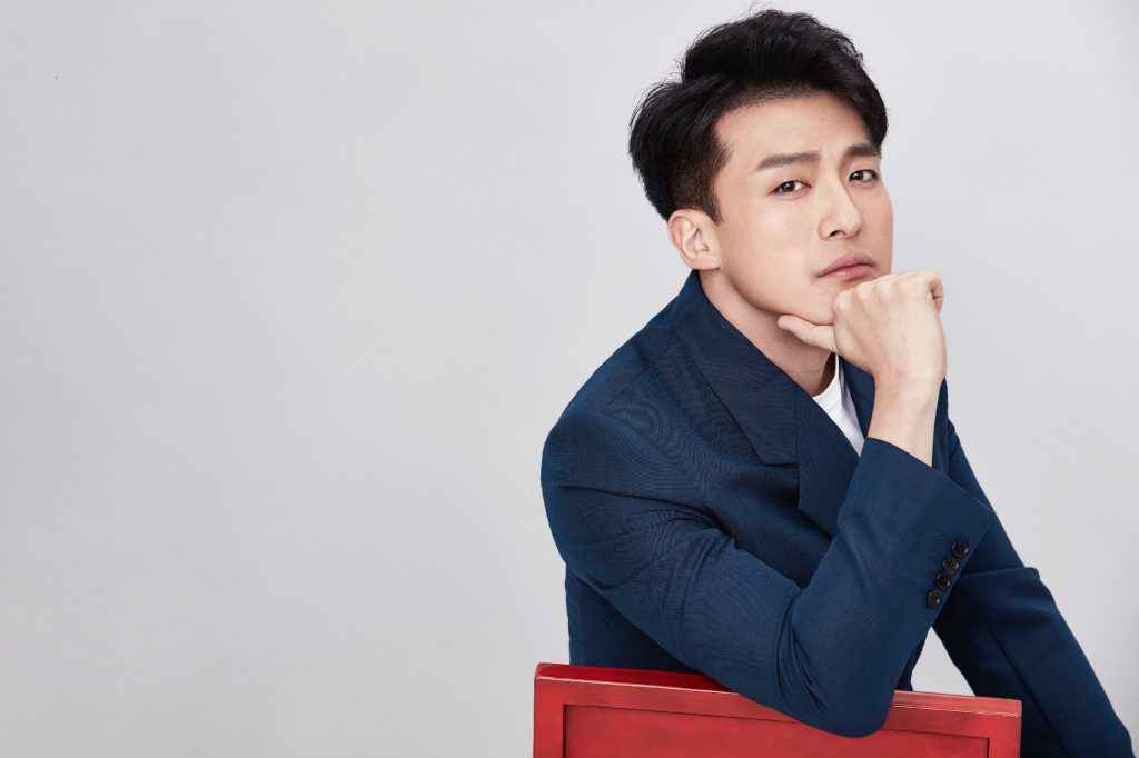 孙艺洲拍戏凌晨收工 苦中作乐发图调侃